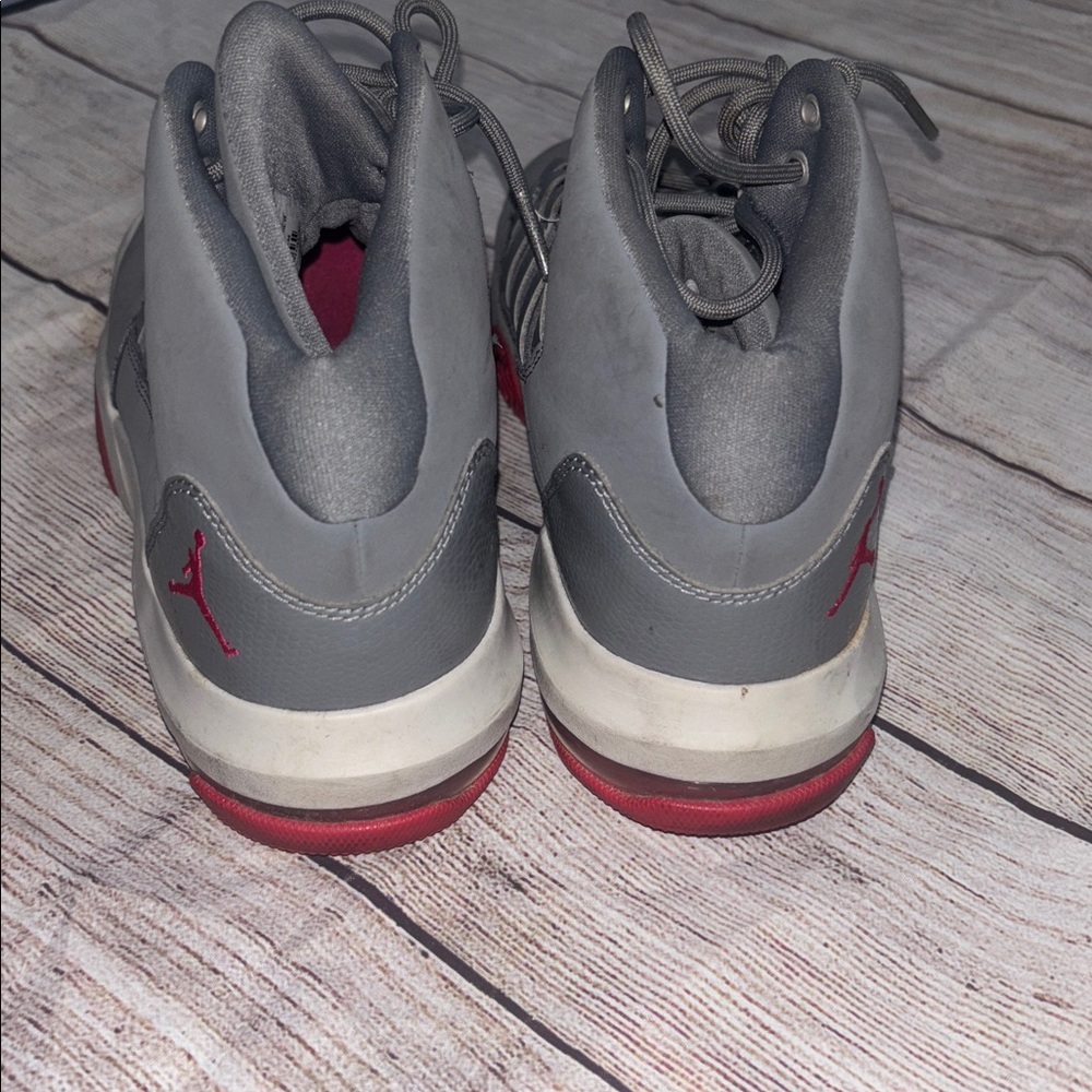 Jordan’s size 6Y - Picture 4 of 8